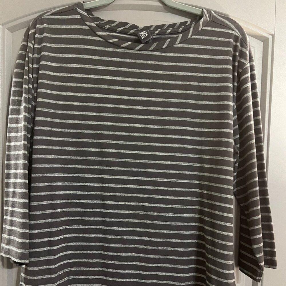 3/4 Length Sleeve Mountain Hardwear Top